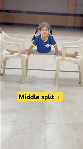 “Middle Split on Chair 😳🔥 | Dheera’s Insane Flexibility 💥” #MiddleSplit #Flexibility #Dheera