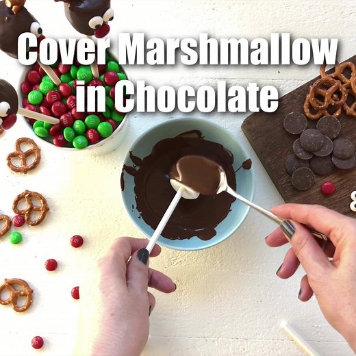 55K views · 21 reactions | These Chocolate Covered MARSHMALLOW REINDEER are the cutest Christmas treat! And so easy!! RECIPE >> https://www.suburbansimplicity.com/chocolate-covered-marshmallow-reindeer/ | Suburban Simplicity | Facebook