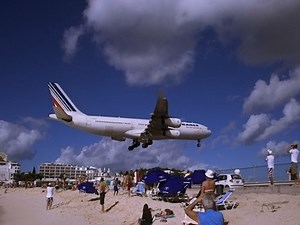 Cea mai dificila pista de aterizare pentru avioane (Video si Galerie foto)