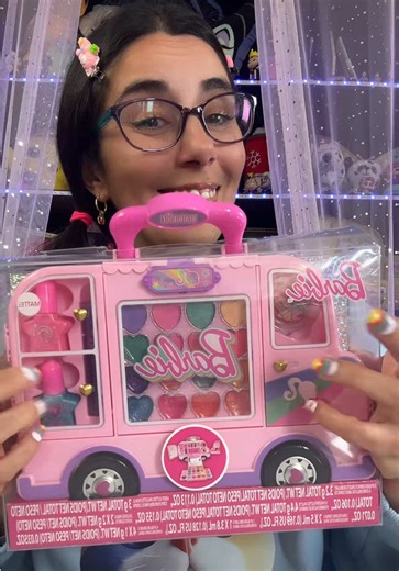 Il Bus Make-Up di Barbie: Venerdì di Glamour