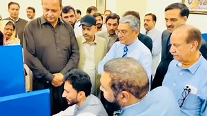 ایوب میڈیکل کالج میں کمپیوٹر بیسڈ آن لائن امتحانات کے حوالے سے موک امتحان کا کامیاب انعقاد تفصیلات کے مطابق ایوب میڈیکل کالج میں جدید تعلیمی نظام کے فروغ کے سلسلے میں کمپیوٹر بیسڈ آن لائن امتحان کے حوالے سے ایک موک یا ٹیسٹنگ امتحان کا کامیاب انعقاد کیا گیا۔ اس امتحان کا مقصد طلبہ و طالبات کو نئے امتحانی نظام سے متعارف کرانا اور انہیں عملی طور پر اس سسٹم کے استعمال کی تربیت دینا تھا۔ یہ موک امتحان ایوب میڈیکل کالج کی جدید کمپیوٹر لیب میں منعقد کیا گیا۔ آج سے کچھ عرصہ قبل اسی جدید کمپیوٹر لیب کا ب