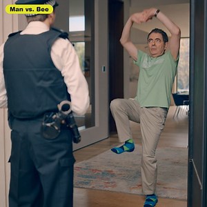 Trying to act normal when talking to the police 😅 | Netflix