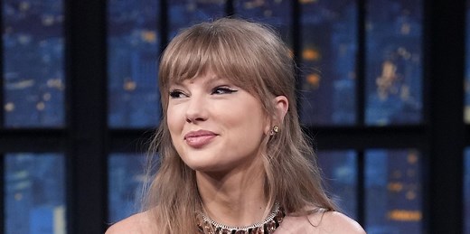 Taylor Swift Makes a Surprise Appearance in a Micro Miniskirt and This Divisive Winter Trend