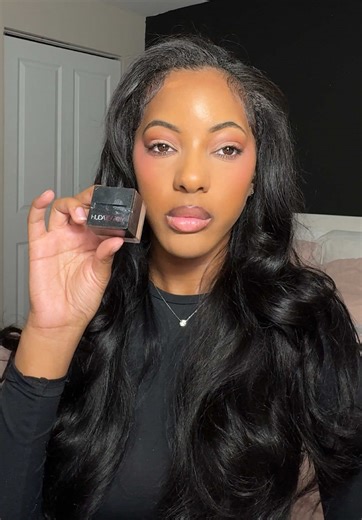 I love @hudabeautyshop powders downnnn! I have so many shades but I think banana bread and cherry blossom will continue to be my favs 💁🏽‍♀️ #makeuptipstiktok #settingpowder #hudabeautyeasybake #makeuptutorial