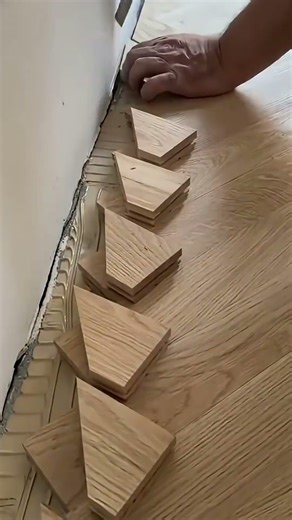 Installation of a flooring edge layer neatly and precisely