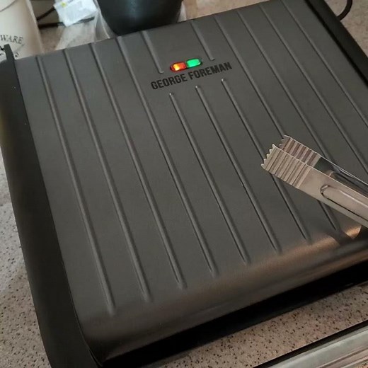 George Foreman - cooking chicken breast
