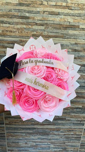 Que les pase a todas 🥹🥹 Solicita nuestro catálogo 👉🏽3206135553 #regalospersonalizados #ramos #graduación🎓 #regalosconamor | Encantadas
