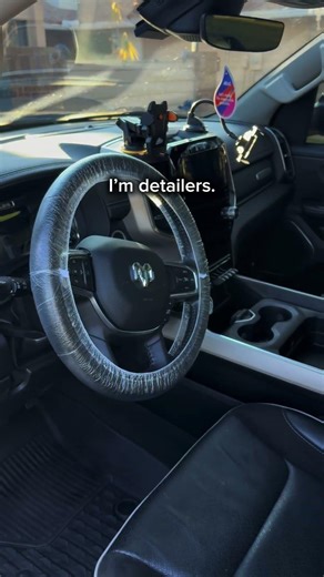 Cleaning this 🇺🇸 RAM 1500 Laramie