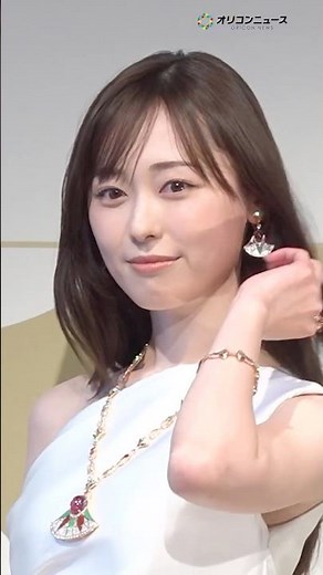 福原遥、総額1億円超のジュエリーまとい純白ドレス姿で登場！ #shorts #福原遥 #ブルガリ