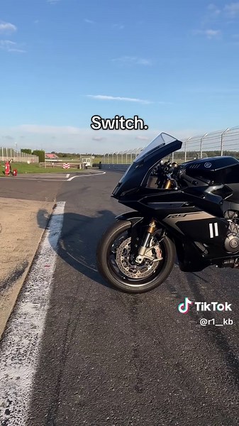 The R9 is the best bike I’ve ever ridden #rs125 #motorcyclesoftiktok #yamaha #2stroke #racing