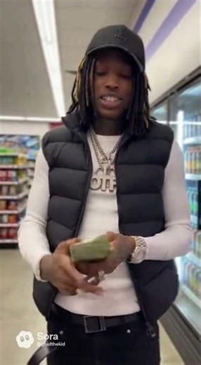 King Von Counting $50K at the Gas Station…
