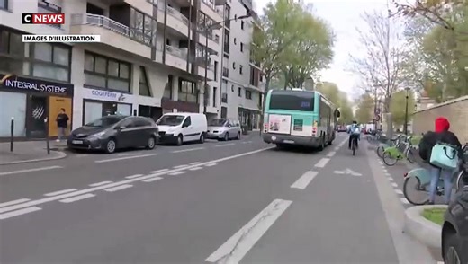 Un chauffeur de la RATP refuse de laisser monter une jeune femme dans son bus, estimant que... sa jupe est trop courte : "On est en France, je m'habille comme je veux !"
