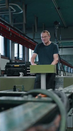 Shaping the future of ships inside TU Delft’s towing tank | TU Delft