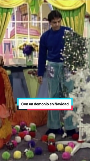 ¡Mis ahorrooooos! No hay dinero, no hay regalos 😂 #LaFamiliaPLuche #NavidadComedia