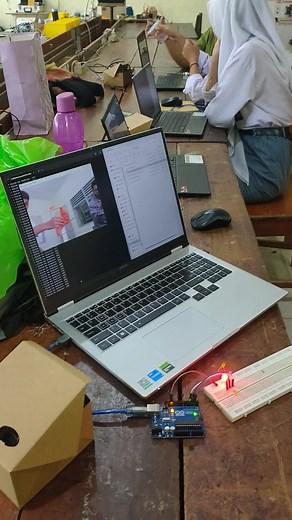 Giat peningkatan kompetensi guru dan siswa TEI di SMKN 2 Pangkalpinang dgn salah satu materi yg diajarkan adalah Color Detection Menggunakan OpenCV terintegrasi ke board Arduino UNO via Serial.🤖 🚀Kompetensi yg ingin dicapai terkait pemahaman image processing dan implementasinya ke embedded system. 🤔Jika ditanya mengapa tidak sekalian menggunakan Raspberry Pi? Jawabannya krn keterbatasan resources yg kami miliki😬 sehingga cukup menggunakan perangkat yg ada namun yg terpenting pemahaman konsep