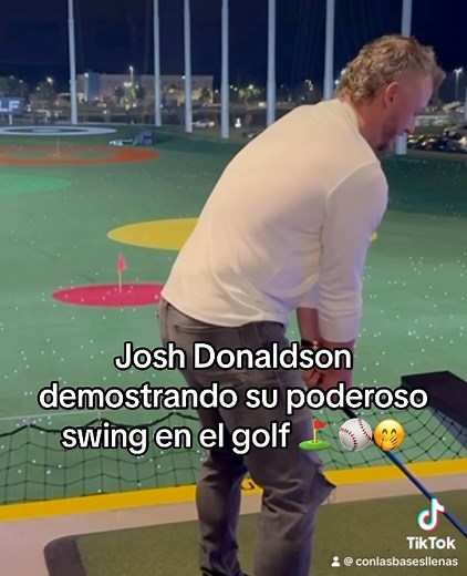 Josh Donaldson demostrando su poderoso swing en el golf ⛳️ ⚾️🤭 #MLB #baseball #beisbol #yankees | Con Las Bases Llenas