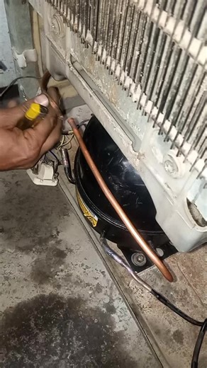 Connecting the fridge compressor section line with the evaporator using professional brazing 🔥❄️ Precise heating and strong copper joint to ensure a leak-free seal and smooth refrigerant flow. Proper alignment is very important for maximum cooling performance and long compressor life. Clean finish, secure connection, and pressure-ready system 💪🔧 This is how professional HVAC work is done in the USA standard way 🇺🇸 #RefrigeratorRepair #HVACTechnician #ApplianceRepair #CompressorRepair #Brazi