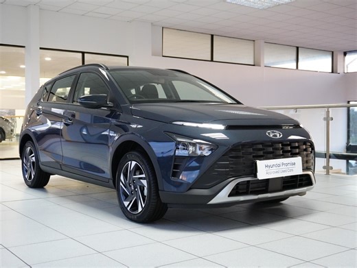 🧡 Approved Used Hyundai 💙 2022 Hyundai Bayon 1.0 TGDI 48V MHEV SE CONNECT 5DR Only 12 miles! £19,344 Just in stock, this stunning Bayon is available for sale. Finished in Aurora Grey, this economical and efficient car is deceptively spacious. An ex demonstrator, the car still has delivery miles and is as good as new! The Bayon SE Connect benefits from reversing camera and sensors, cruise control, air conditioning, Apple Car Play and Android Auto, electric mirrors and much more. The cavernous b