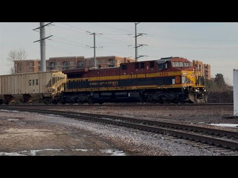 KCS pulls CSX hoppers across DeVal