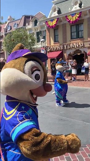 Celebrate Happy Cavalcade featuring Mickey Mouse, Minnie Mouse & friends - Disneyland 8/9/25 (clip)