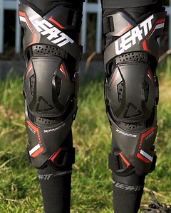 The X frame is made from an injected carbon composite compound and incorporates a 40% slimmer hinge on the inside leg to provide a superior bike feel, while the outer hinge has metal gears for durable and precise movement, giving you the confidence to ride hard 😎 #Leatt2022Moto Find out more here 👉 leatt.com/product/knee-brace-x-frame | Leatt Protectives