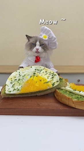 Let’s make the biggest toast ever! 🥑#thatlittlepuff #hacks #cooking