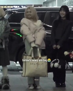Ano kayang laman ng bag niya HAHAHA ©: menu_offcial on X | Gehlee ౨ৎ ⋆｡
