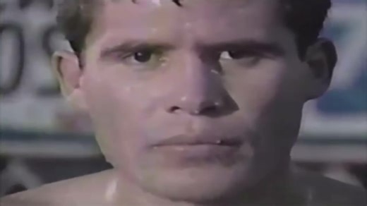 Prime Julio Cesar Chavez👑🥊 Julio César Chávez, born on July 12, 1962, in Ciudad Obregón, Sonora, Mexico, is widely regarded as one of the greatest boxers of all time. His career is marked by an impressive record and numerous accolades, making him a national hero in Mexico and a significant figure in the world of boxing. Chávez’s peak years were filled with memorable fights and title defenses. On March 17, 1990, he fought Meldrick Taylor in a bout famously known as “The Fight,” where Chávez sec