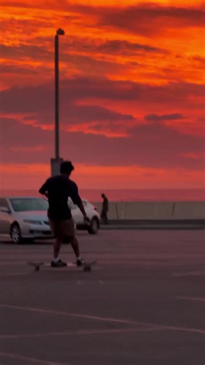 Just like a sunset, where colors melt into one perfect moment, a great skate line is all about flow—each trick feeding into the next. Loaded team rider Paolo Brinas strings together smooth, stylish combinations against a fire-red sky, turning movement and color into one visual masterpiece. Riding his Loaded Mata Hari, set up with Paris V3 180mm trucks and 65mm Orangatang wheels, Paolo shows how balance, timing, and creativity can make something truly beautiful. #LoadedBoards #SantaMonica #Sunset