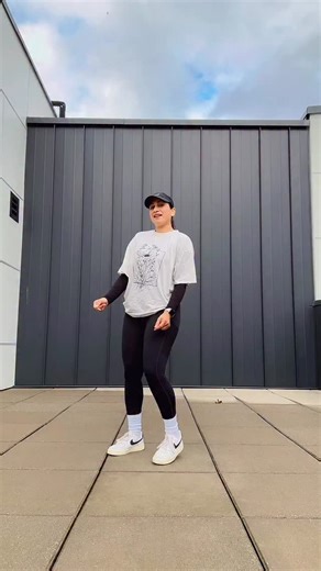 P O O J A | Shuffle Dancer 💃 on Instagram: "Learn, save n share with someone who would love to perfect these moves 🔥 💃 Keep learning, keep growing 🌼 Love u all 🤍 #dancetutorial #shufflestyles #familyaffair #learnwithme #poojadanceenthusiast"
