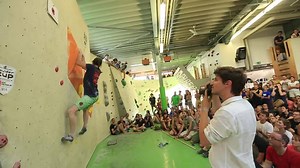 Das Siegerportrait von Weltmeisterin Juliane Wurm vom Bouldercup Frankenjura 2016! vielen Dank für deine inspirierende Leistungsschau, sie wird uns Franken noch lange eine extra Schippe Trainingsmotivation geben! - und, wer von euch hat die Damenfinalboulder schon geschafft? Sie hängen noch eine ganze Weile. euer Simon B | Blockhelden Boulderhalle Erlangen