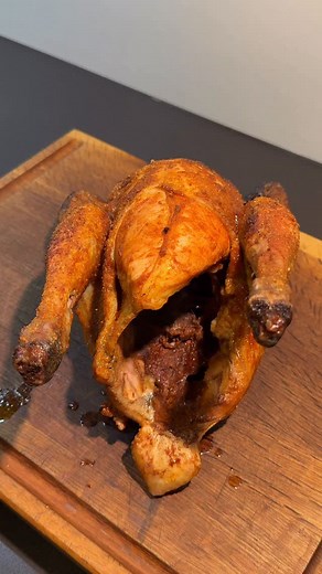 Philipp Jäckering-Heeke on Instagram: "(Advertising) Schwarzfederhähnchen 襤 . Bestes Fleisch bekommt Ihr bei @manu.kreutzers.eu @kreutzers.eu (mit dem Primecode drievorden spart ihr 20% auf Lebensmittel und bekommt Rabatt auf den Versand) . #barbecue #foodporn #grill #grilling #meat #chicken #bbq #grilledchicken #smokedchicken #barbeque #bbqtime #asado #grillen #beercanchicken #bbqlovers #meatporn #meatlover #meatlovers #bbqtime #emsbüren"