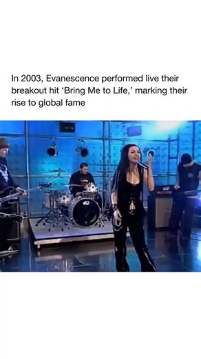 CROWD GOES LOWD | MUSIC | 🔥 Evanescence – “Bring Me to Life” (2003 Billboard Music Awards) In 2003, Evanescence performed “Bring Me to Life” live in Las Vegas as... | Instagram