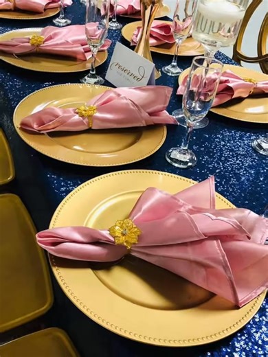 🌸 Elegant Tablescapes That Tell Your Love Story ✨ Your wedding décor deserves a touch of luxury — and that starts with a stunning tablescape! At Williams Unique Creations, we design breathtaking table settings that set the tone for your celebration — from romantic and timeless to modern and chic. 💕 🍽️ Custom centerpieces 💫 Elegant linens & décor 🌿 Personalized details to match your theme 📅 Now booking 2026 weddings! 📍 Serving Perry, GA & surrounding areas — available for travel. Let’s tur