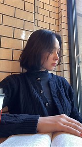 Zoe Kim Kenealy on Instagram: "Another serotonin makeup look, this is inspired by romantic fall academia. The main character in a coffee shop 🍂 The blurred movie lips is my favorite part, such a great term by @shinebeautymalibu The look is also coffee tones on the eyes, a little bit of smudged darkness. Java blush topped with a pink blush for the cold weather crisp air look. PRODUCTS: @saiebeauty lip blur @benefitcosmetics blush in Java and shellie @maccosmetics brow fiber gel @iliabeauty dusk 