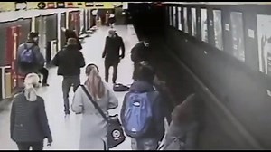 3K views · 133 reactions | Gənc oğlan həyatını riskə ataraq metro xəttinə düşən uşağı belə xilas elədi | ucuztap.az - elanlar | Facebook