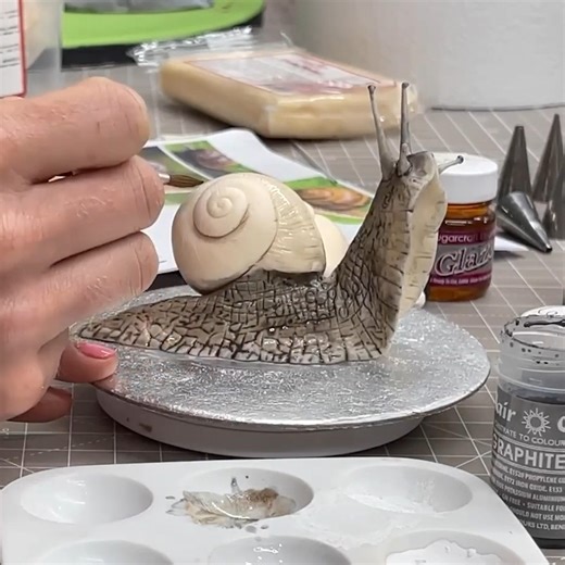 284K views · 15K reactions | Realistic snail cake 李 | Zoe's Fancy Cakes | Facebook