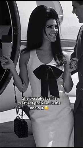 That smile, hair and eyes 🤯 here is your sign to stay away from plastic surgery 😬 #elvispresley #beauty #gorgeous #fyp #suspiciousminds