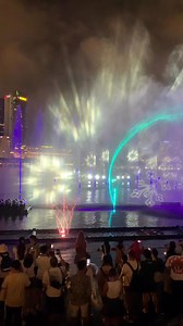 ✨ Spectra – A Light & Water Show ✨ is a free, nightly 15-minute extravaganza over the water at the Event Plaza! Don’t miss this stunning display of lights, music, and magic. 🌊🎆 #SpectraLightShow #MarinaBay #SingaporeNights | Random Feels