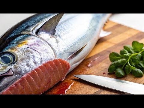 Process cutting & fillet yellowfin Tuna fresh use knife sharp,