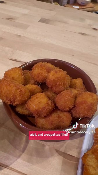 Have you heard of Basque Country?? #ad It’s a region that encompasses part of Spain and part of France, but here in Boise, Idaho, there is an entire city block called the Basque Block! Many Basque people immigrated to Boise, so on this block, there are multiple Basque restaurants, a museum devoted to Basque history, and more. It’s an incredible area to visit and I really enjoyed spending a few hours here! I started by checking out The Basque Market, where I had a delicious lunch of tapas! I had 