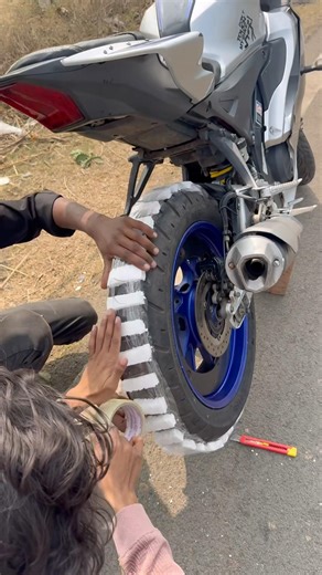 Tyre me tharmakol lgane se kya hua 😱 #viralvideo #bickelover #youtubeshorts #r15v5 #ktmbike #short