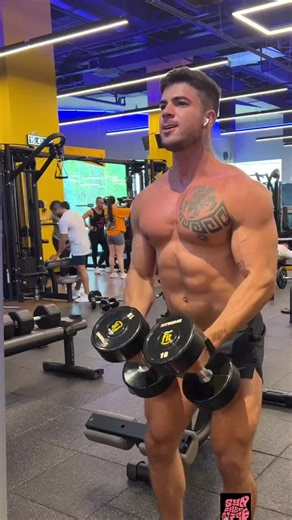 Hot Men Working Out | Daniel Montoya Gym