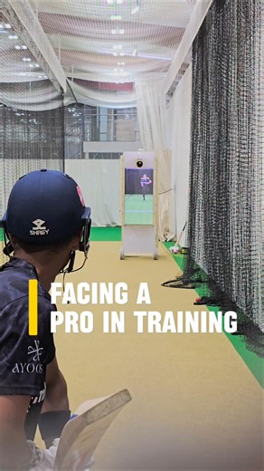 Facing a pro fast bowler simulation in training