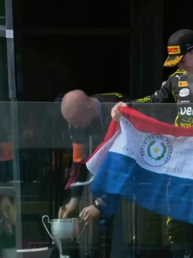 🇵🇾¡ 𝐎𝐑𝐆𝐔𝐋𝐋𝐎 𝐍𝐀𝐂𝐈𝐎𝐍𝐀𝐋 𝐉𝐎𝐒𝐇𝐔𝐀 𝐃𝐔𝐑𝐊𝐒𝐄𝐍! 🔶 El Glorioso Ejército Paraguayo extiende sus más sinceras felicitaciones al piloto Joshua Duerksen, por su excepcional desempeño y los logros obtenidos en la categoría FIA Fórmula 2, representando con honor y gallardía a la República del Paraguay, ganando la carrera principal Sprint de Australia. #EjércitoParaguayo #ComprometidoConSuPueblo
