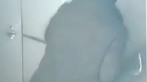 People inside Russian shopping centre try to break down door