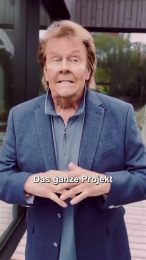 Zeit verändert alles – auch Musik. Und manchmal merkt man, dass alte Songs ein neues Leben verdienen. Ich habe meine größten Titel neu aufgenommen. Nicht nostalgisch. Nicht retro. Zeitlos. Mehr dazu findet ihr unter https://howardcarpendale.universal-music.de/ | Howard Carpendale