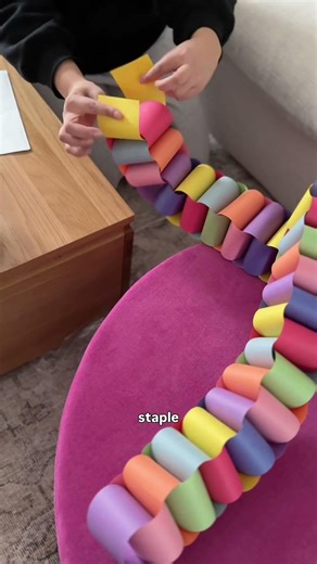 How to make chunky paper chain decorations at home #diydecor #paperchains