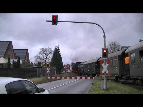 Spoorwegovergang Büren (D) // Railroad crossing // Bahnübergang