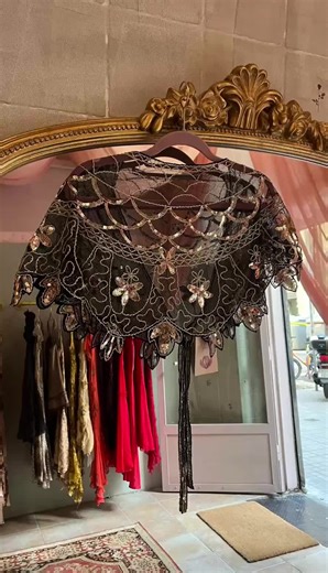 Novetats acabades d’arribar ✨ Ja disponibles a Busy Pussy 📍 Carrer Mèndez Núñez 2 busypussyvintage.com Fresh arrivals ✨ Now at Busy Pussy 📍 Carrer Mèndez Núñez 2 busypussyvintage.com